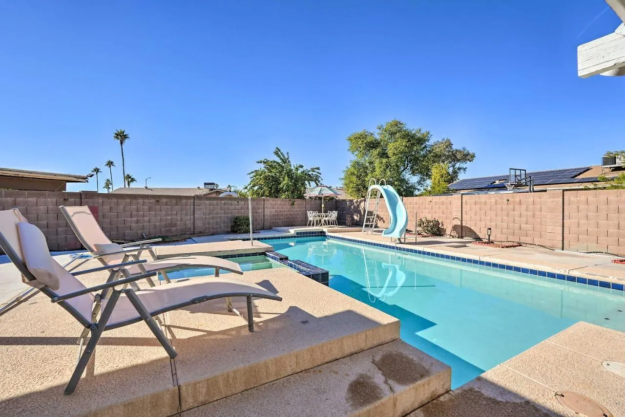 Pet-Friendly Phoenix Home With Private Pool And Grill! בית נופש