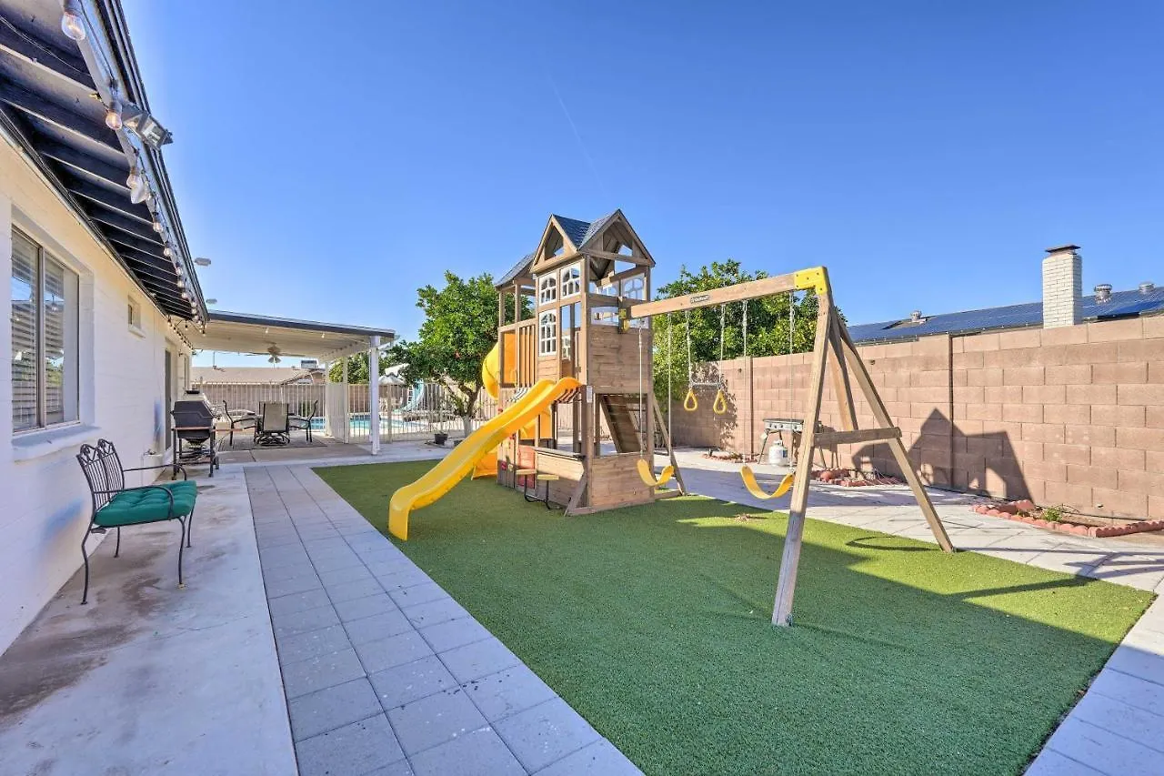 Pet-Friendly Phoenix Home With Private Pool And Grill! 0*,  ארצות הברית