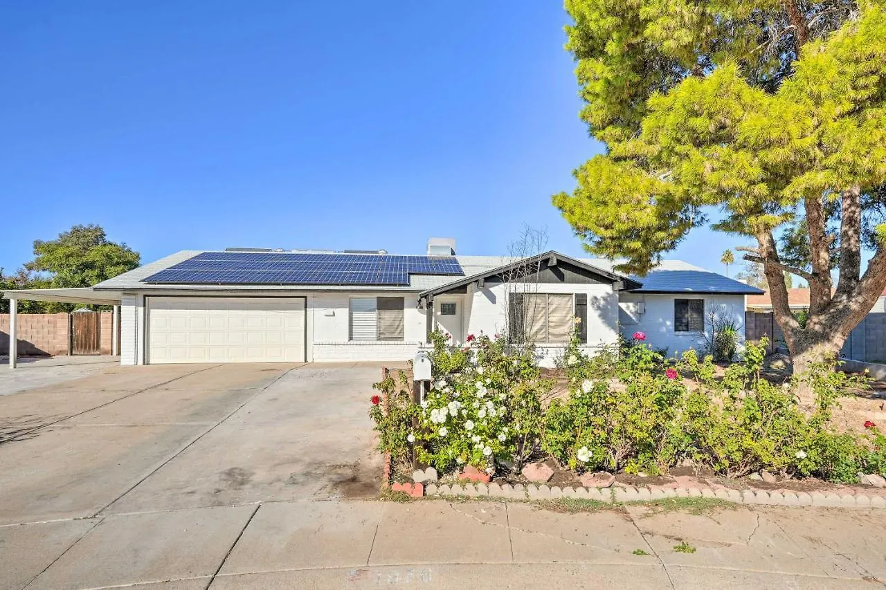 Pet-Friendly Phoenix Home With Private Pool And Grill! ארצות הברית