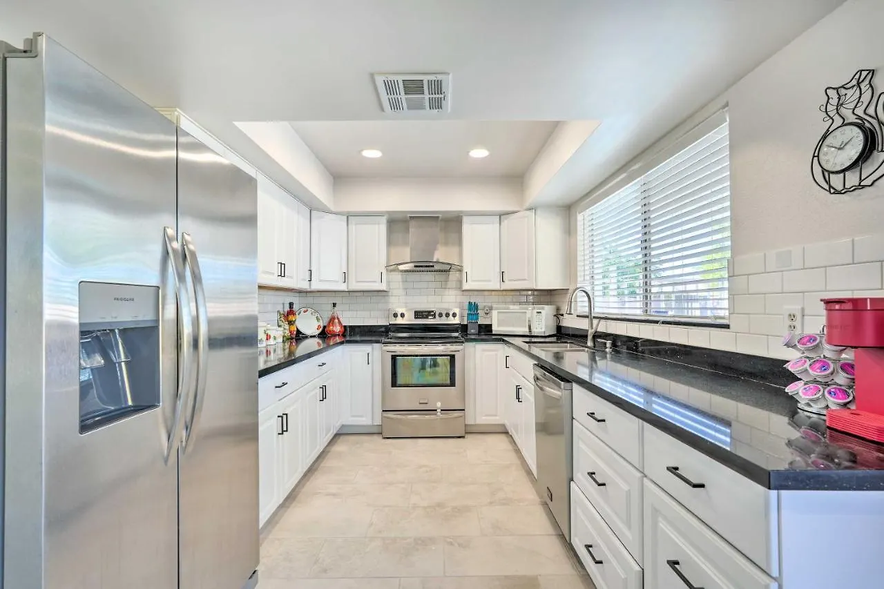 Pet-Friendly Phoenix Home With Private Pool And Grill! 0*,  Estados Unidos